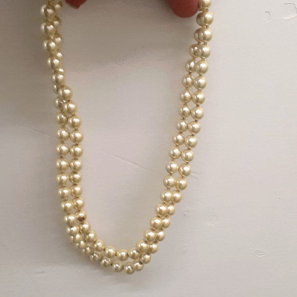 unbranded Jewelry - Magnetic Pearl Necklace double Strand Chocker